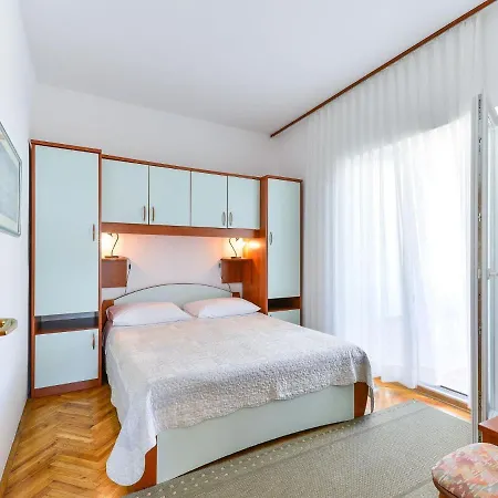 Apartman On Island Near Sandy Beaches