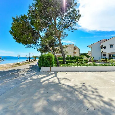 Apartman On Island Near Sandy Beaches