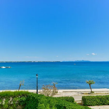 Apartment On Island Near Sandy Beaches Vir