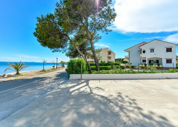 Apartman On Island Near Sandy Beaches