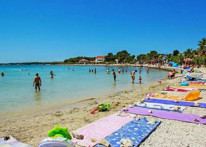 On Island Near Sandy Beaches * Vir