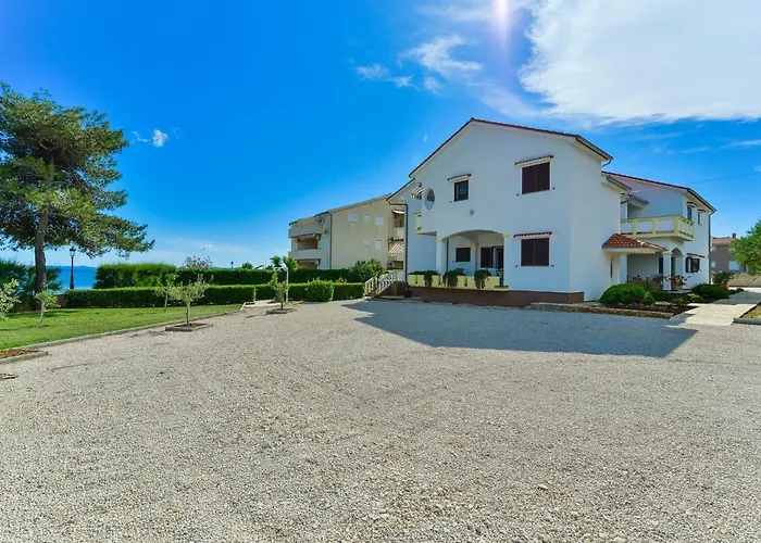 Apartman On Island Near Sandy Beaches *