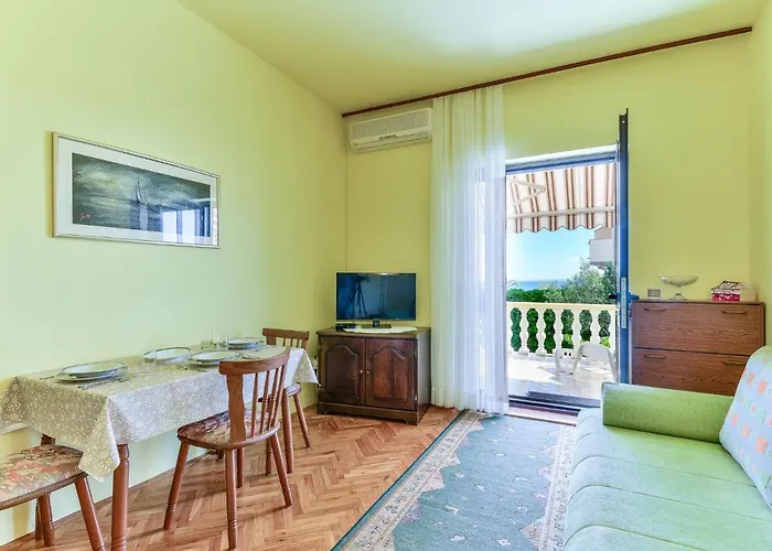 On Island Near Sandy Beaches Apartman