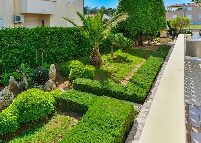 On Island Near Sandy Beaches Apartman *